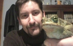 Con quién la pongo