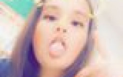 Fille chatte