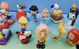 Charlie Brown happy meal toys Peanuts movie