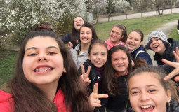 8V