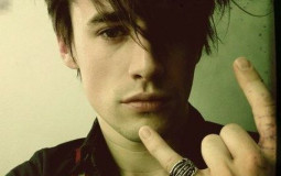 Reeve Carney Hairstyles